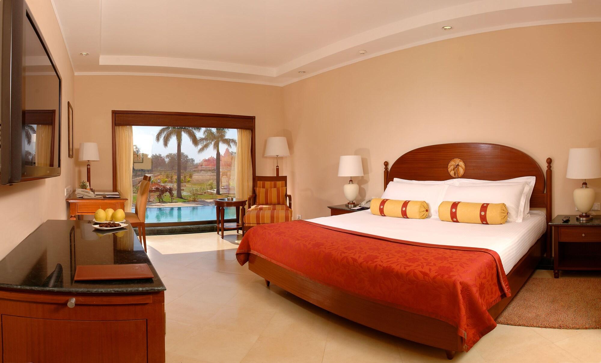 Hotel The Lalit Temple View Khajurāho Zimmer foto