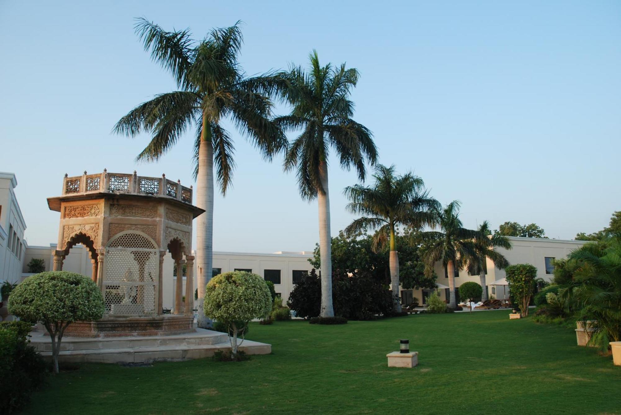 Hotel The Lalit Temple View Khajurāho Exterior foto