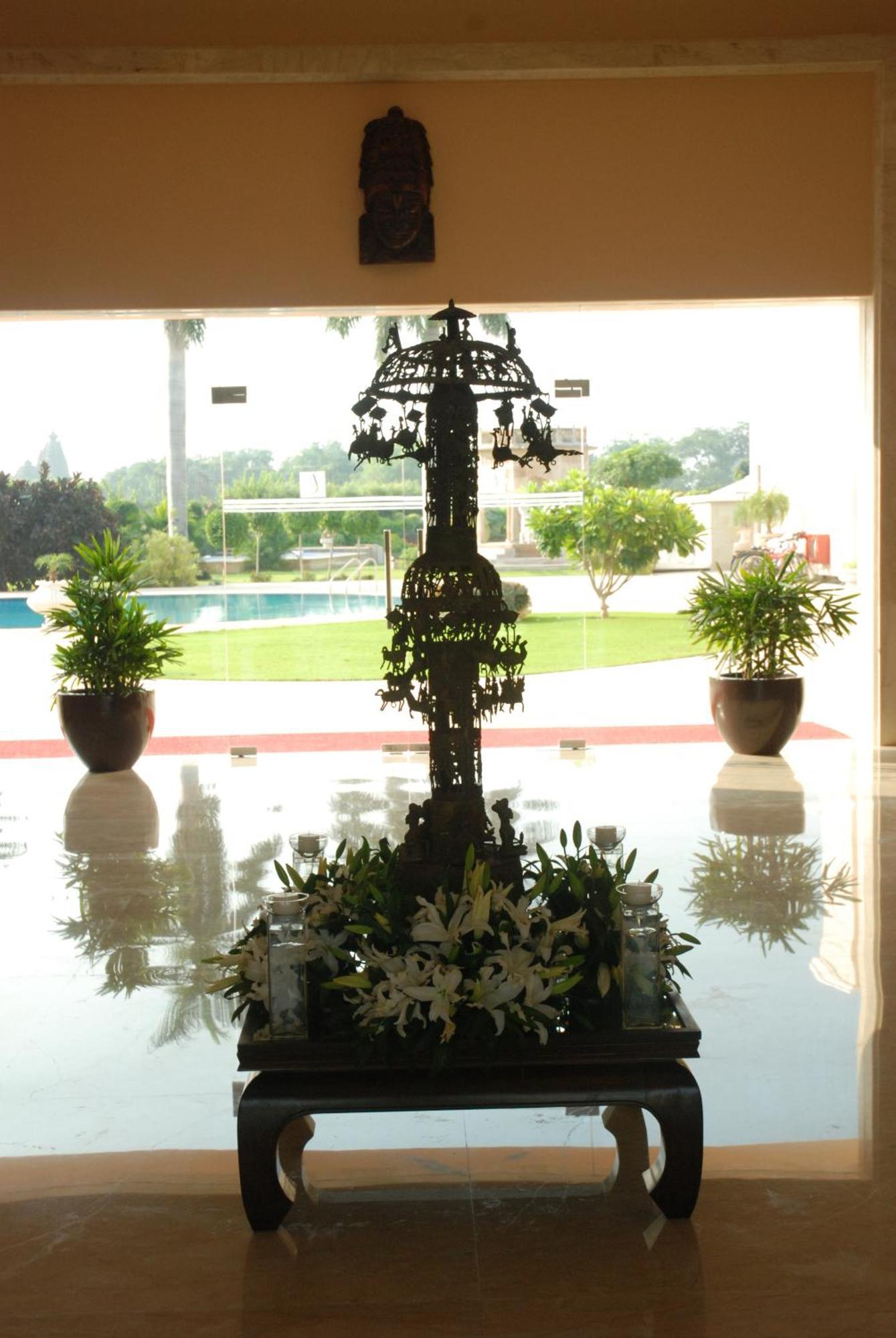 Hotel The Lalit Temple View Khajurāho Exterior foto