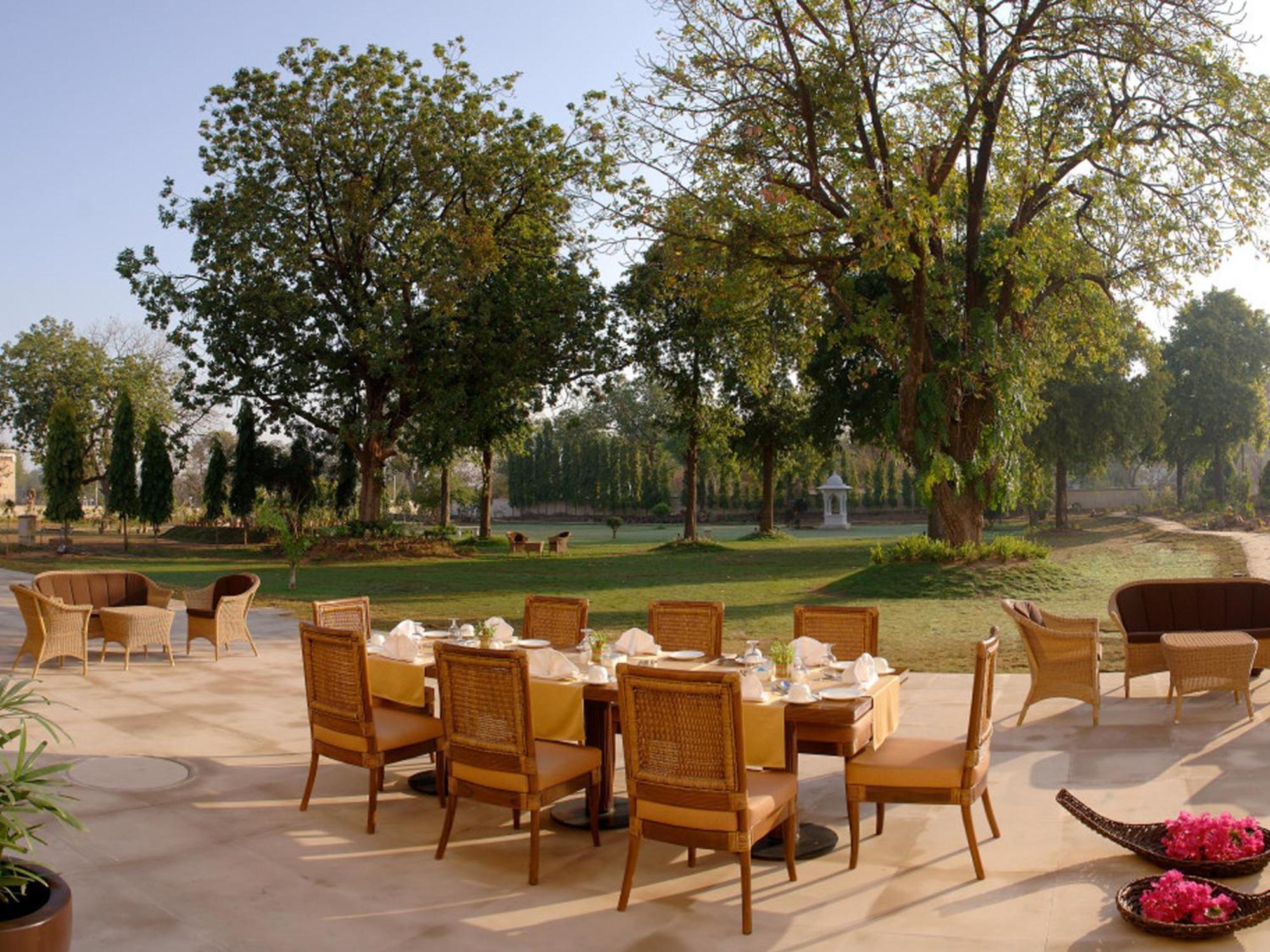 Hotel The Lalit Temple View Khajurāho Exterior foto