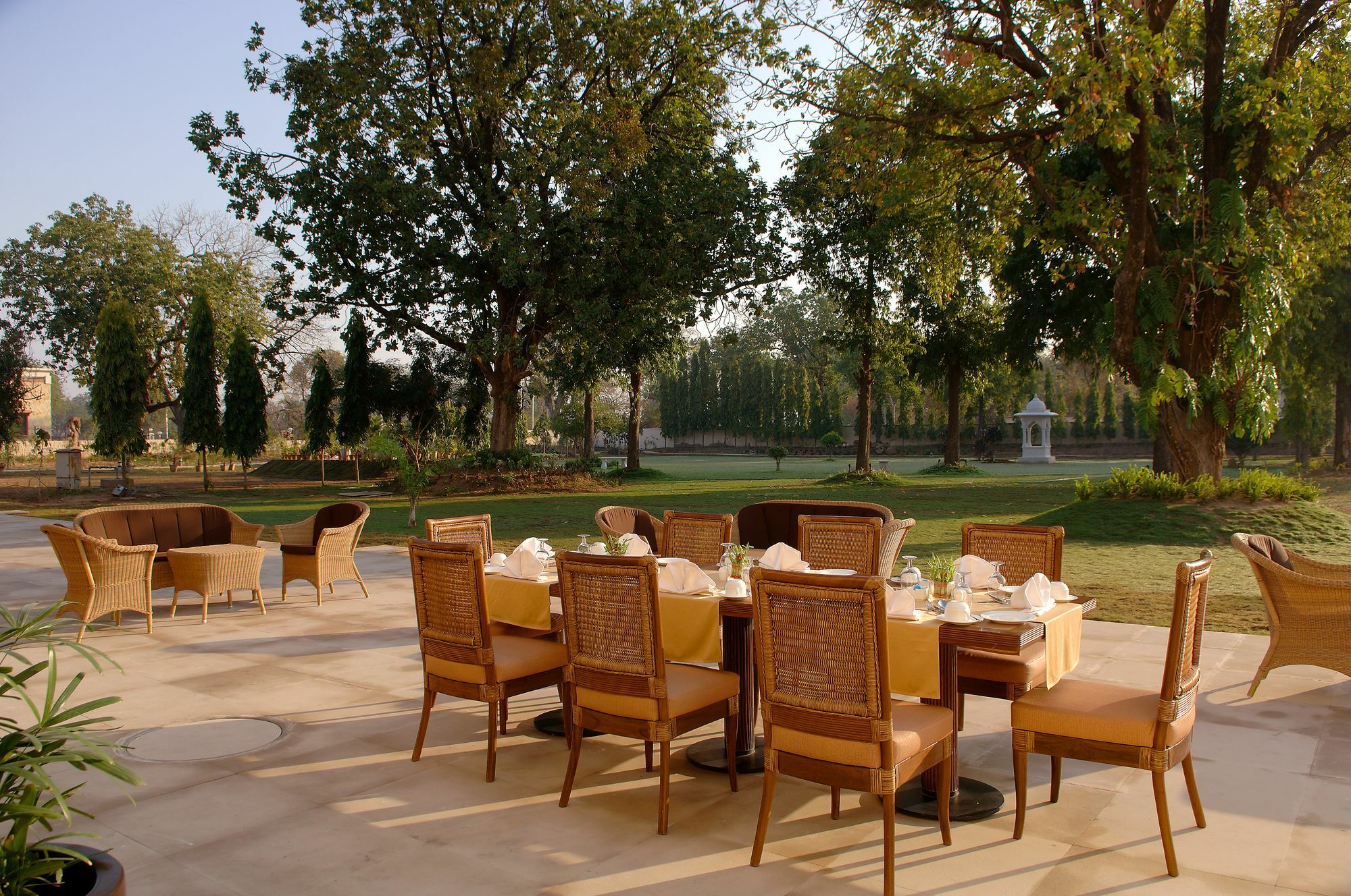 Hotel The Lalit Temple View Khajurāho Restaurant foto