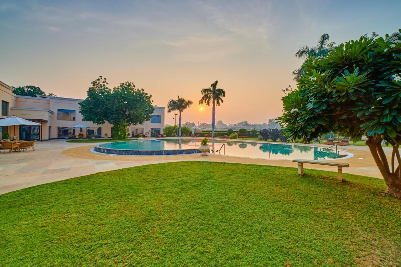 Hotel The Lalit Temple View Khajurāho Exterior foto